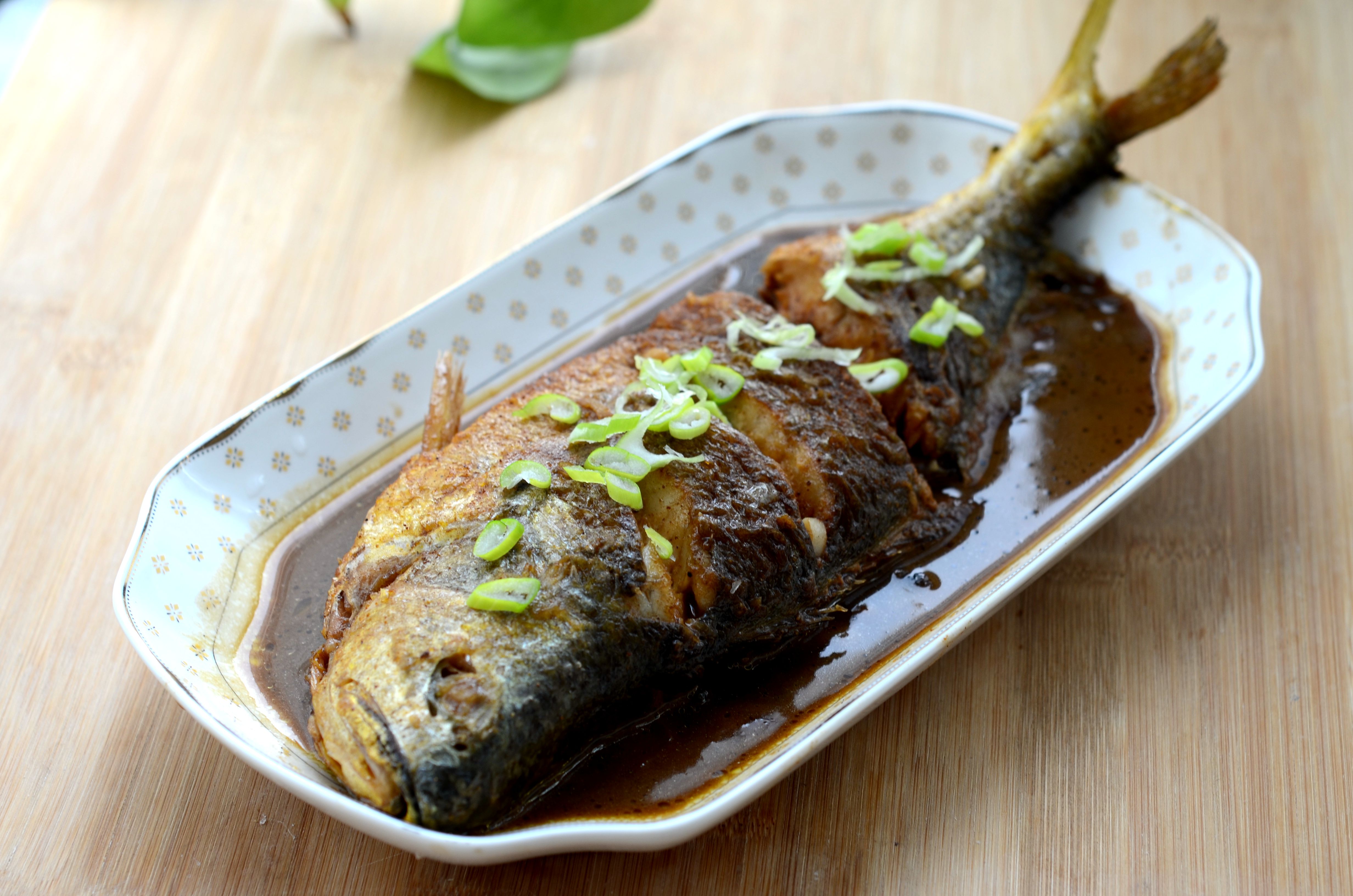  p data-id="gnfea0qpo1">五香黄花鱼是一道浙江省的特色传统名菜