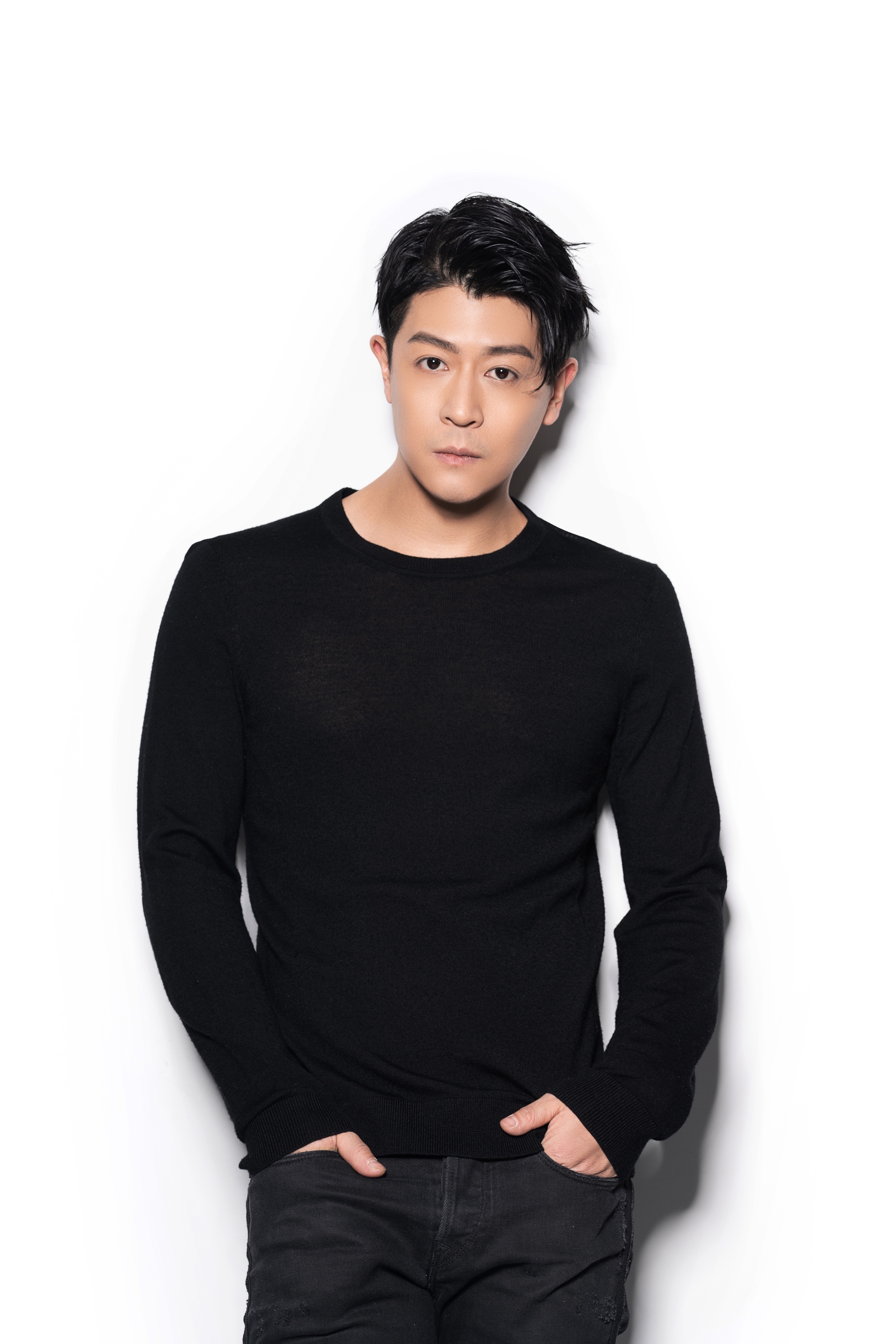  p>张朋,1986年6月27日出生于河北石家庄,中国大陆男演员,主持人,毕业