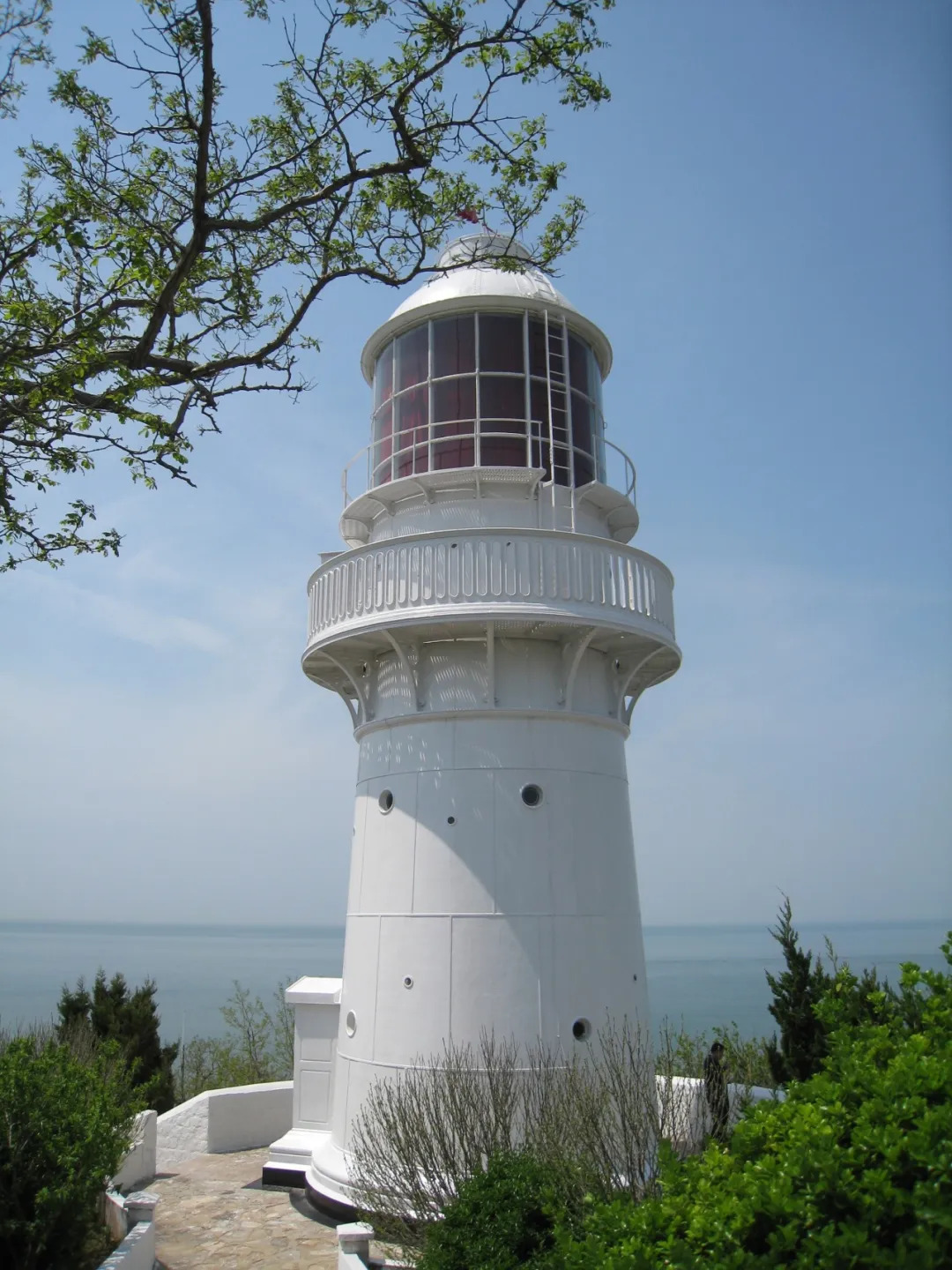  p data-id="gnwvkyar0s">老铁山灯塔位于中国辽宁省大连市旅顺口南端