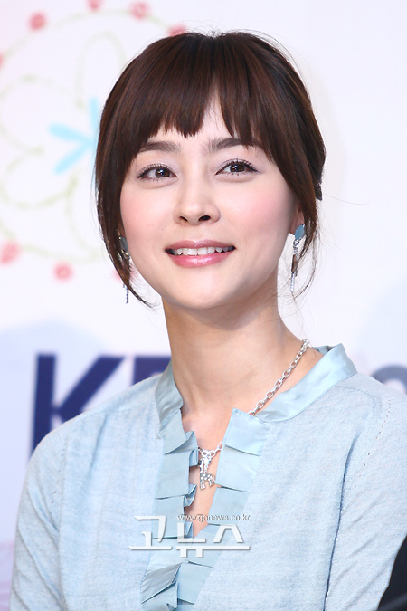  p>禹喜珍,1975年5月24日出生于韩国首尔,韩国女演员.