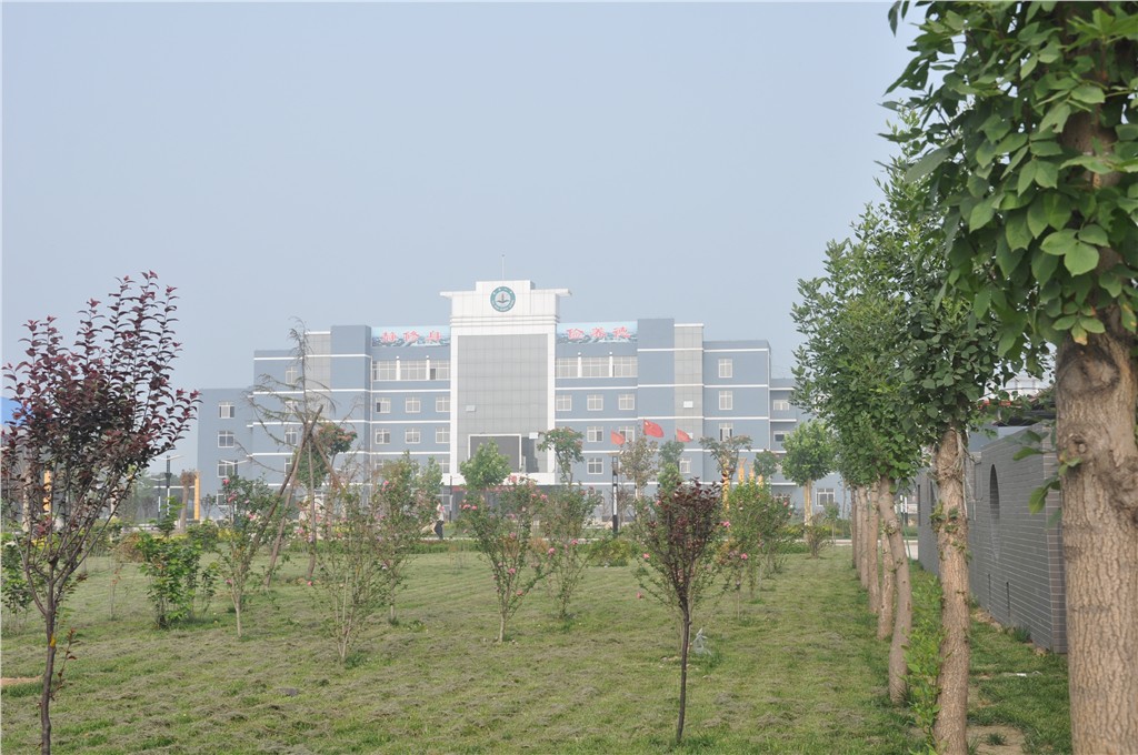  p>威县一中学是一所县办完全中学,始建于1951年,1981年被定为河北省