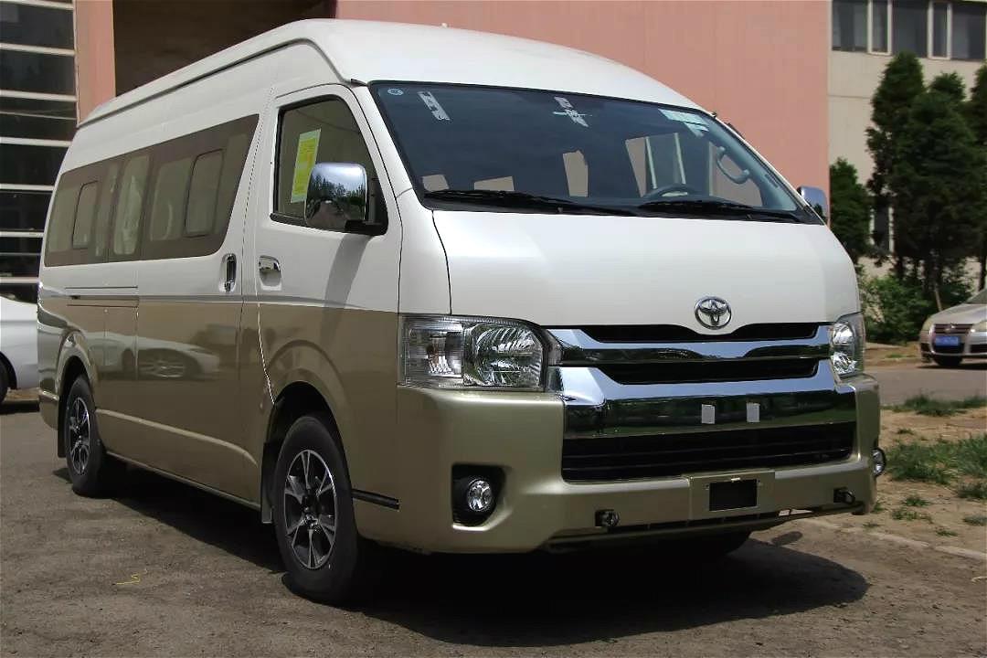 2010款丰田进口丰田海狮中东版柴油15座