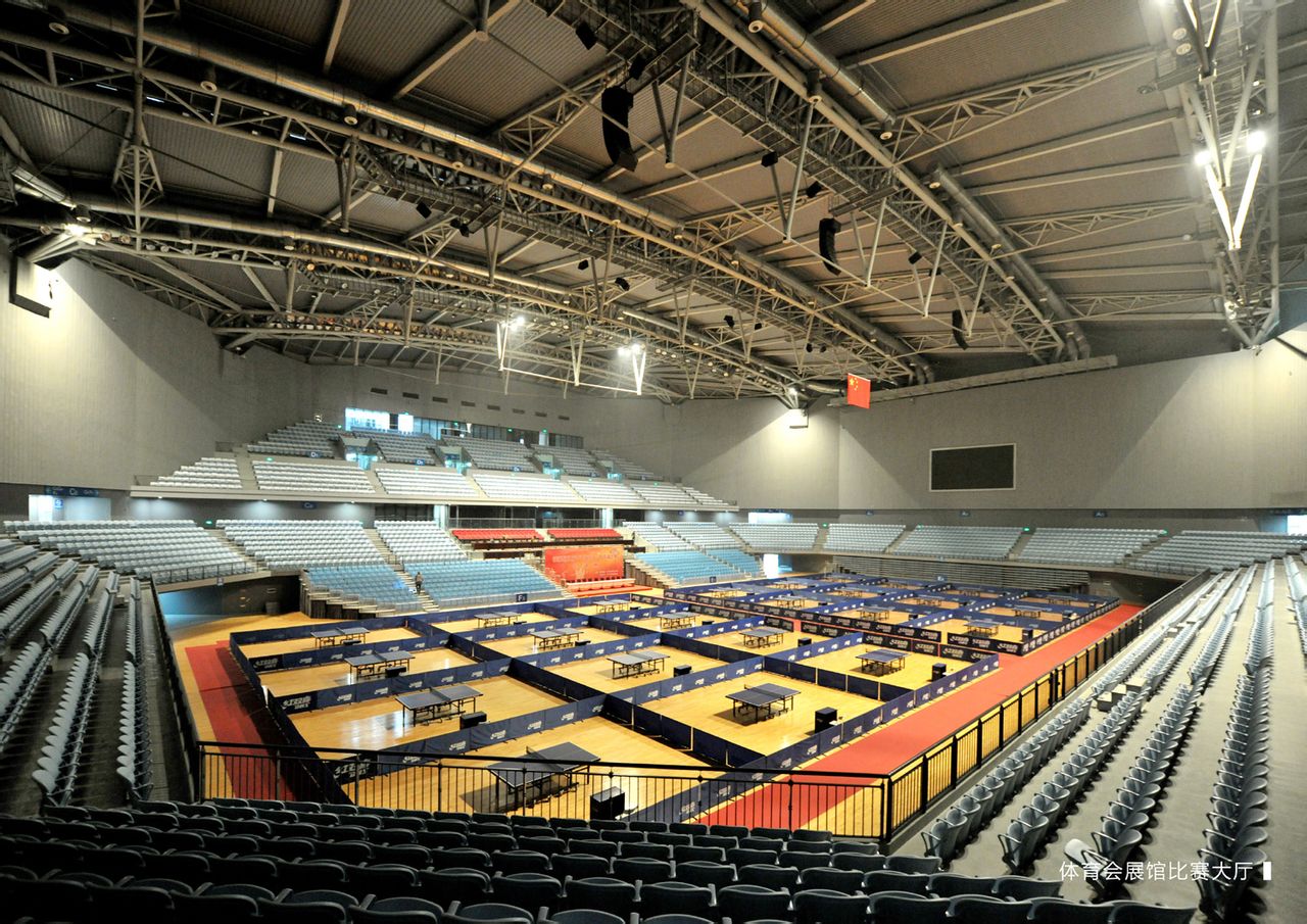  p>镇江体育会展中心位于江苏省镇江市,总投资12亿,建筑面积19万平方