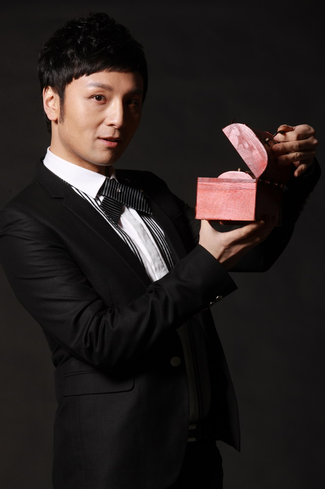  p>傅琰东,男,著名魔术师.