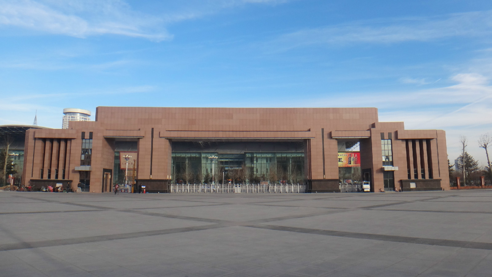  p>沧州一中始建于1913年,为河北省首批重点中学,中学百年名校.