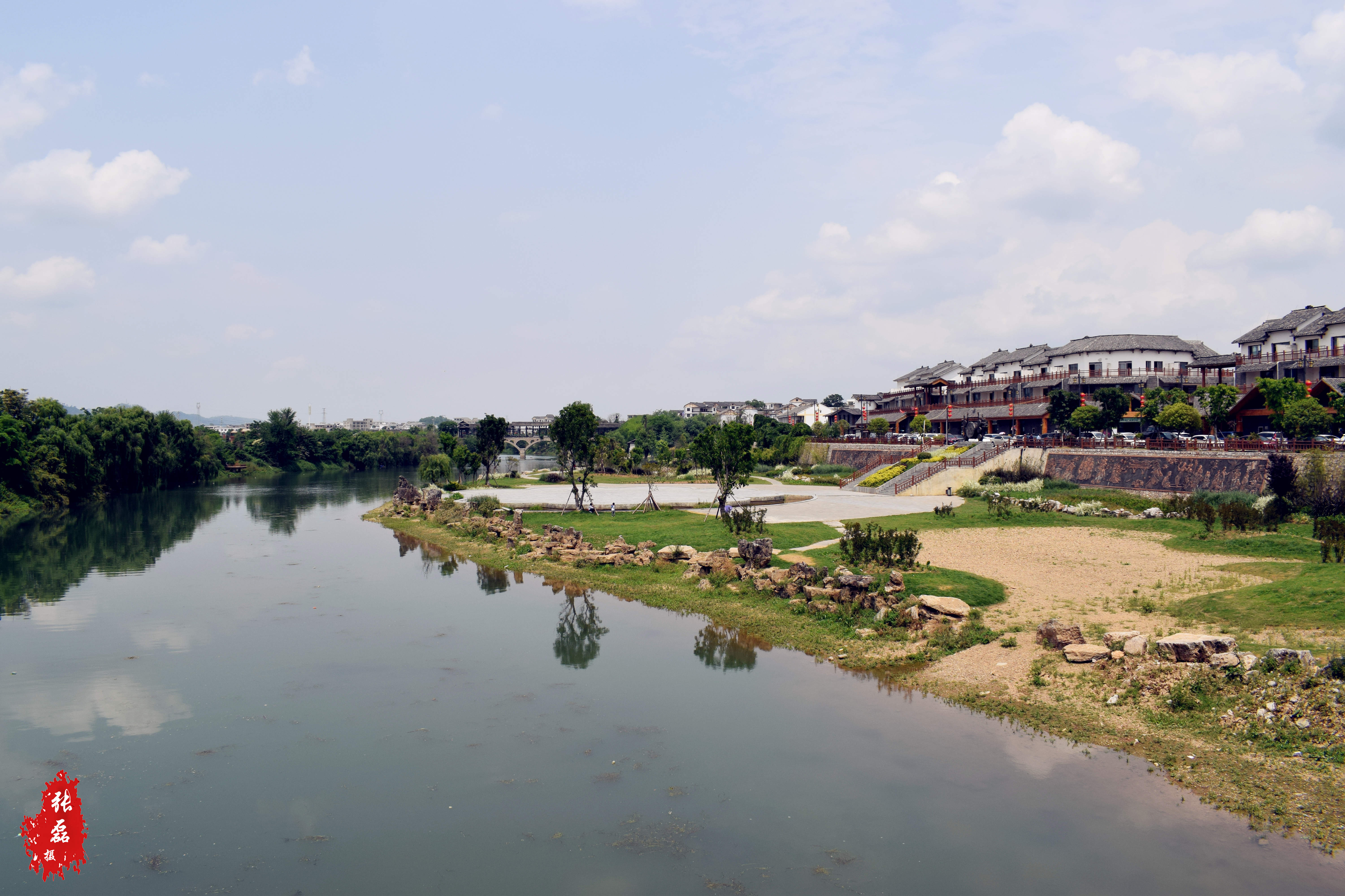 位于贵州惠水县城南好花红镇,距县城15公里,是一个集休闲度假,康体