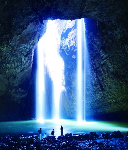 天意谷洞中天河