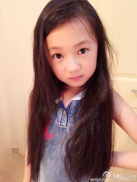  p data-id="gnbr3dhcjf">葛莉莎,是江浙地区著名童模.