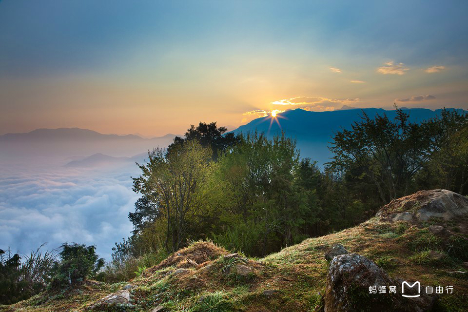  p>阿里山(ali mountain),位于 a target="_blank" href="/item/台湾