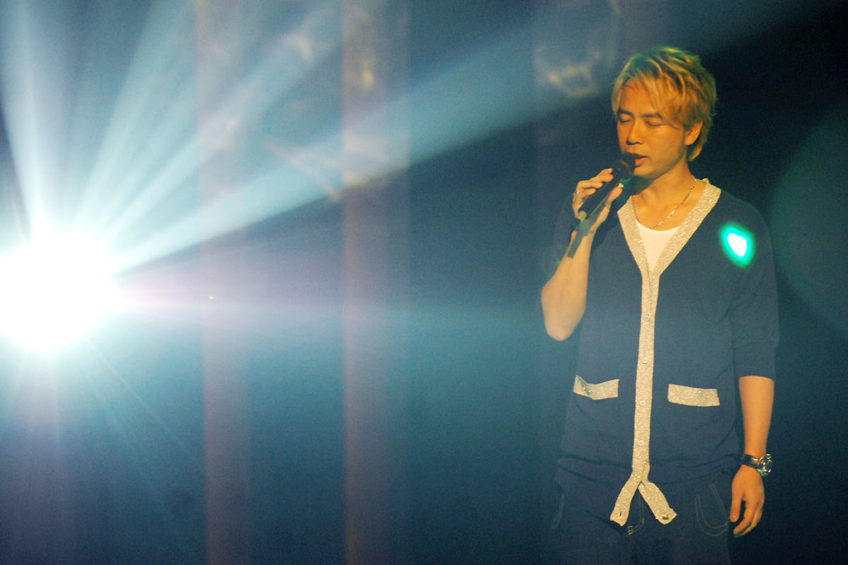  p>李克勤(hacken lee),1967年12月6日生于中国香港,籍贯广东新会崖西