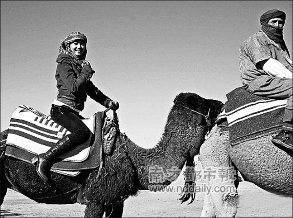  p>周海媚,1966年12月6日出生于中国香港,满洲镶白旗人,中国香港影视