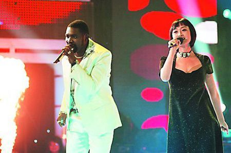  p>郝歌,原名伊曼纽尔·乌维苏,1981年出生于利比里亚,尼日利亚籍歌手