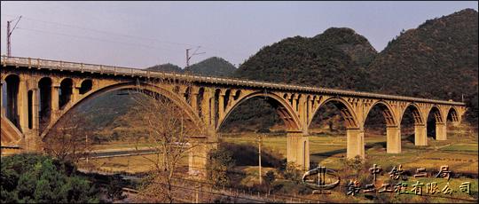  p>花溪大桥位于 a target="_blank" href="/item/贵阳市">贵阳市 /a>