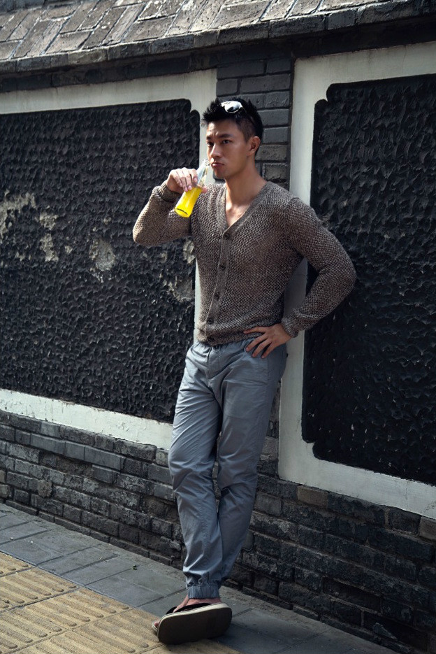  p>江明洋,原名江洋,4月11日出生于湖北省武汉市,中国内地男演员.