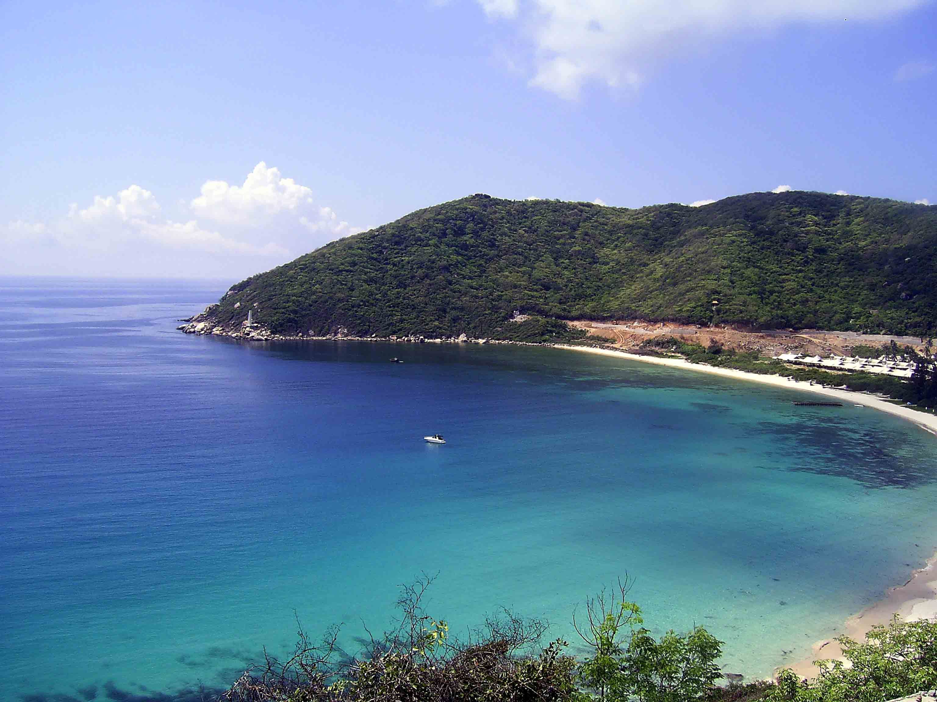  p data-id="gnwl3h7wkv">皇后湾古称"琼南湾",现称后海,距离三亚30