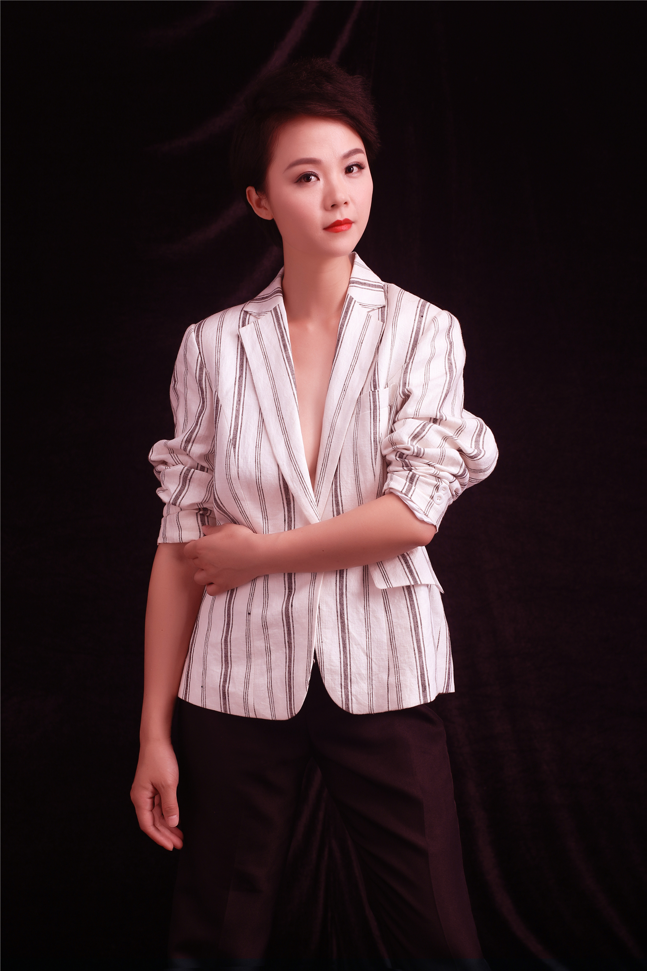  p data-id="gnaqnznzms">潘倩,女,客家歌后,青年歌唱家,代表作品