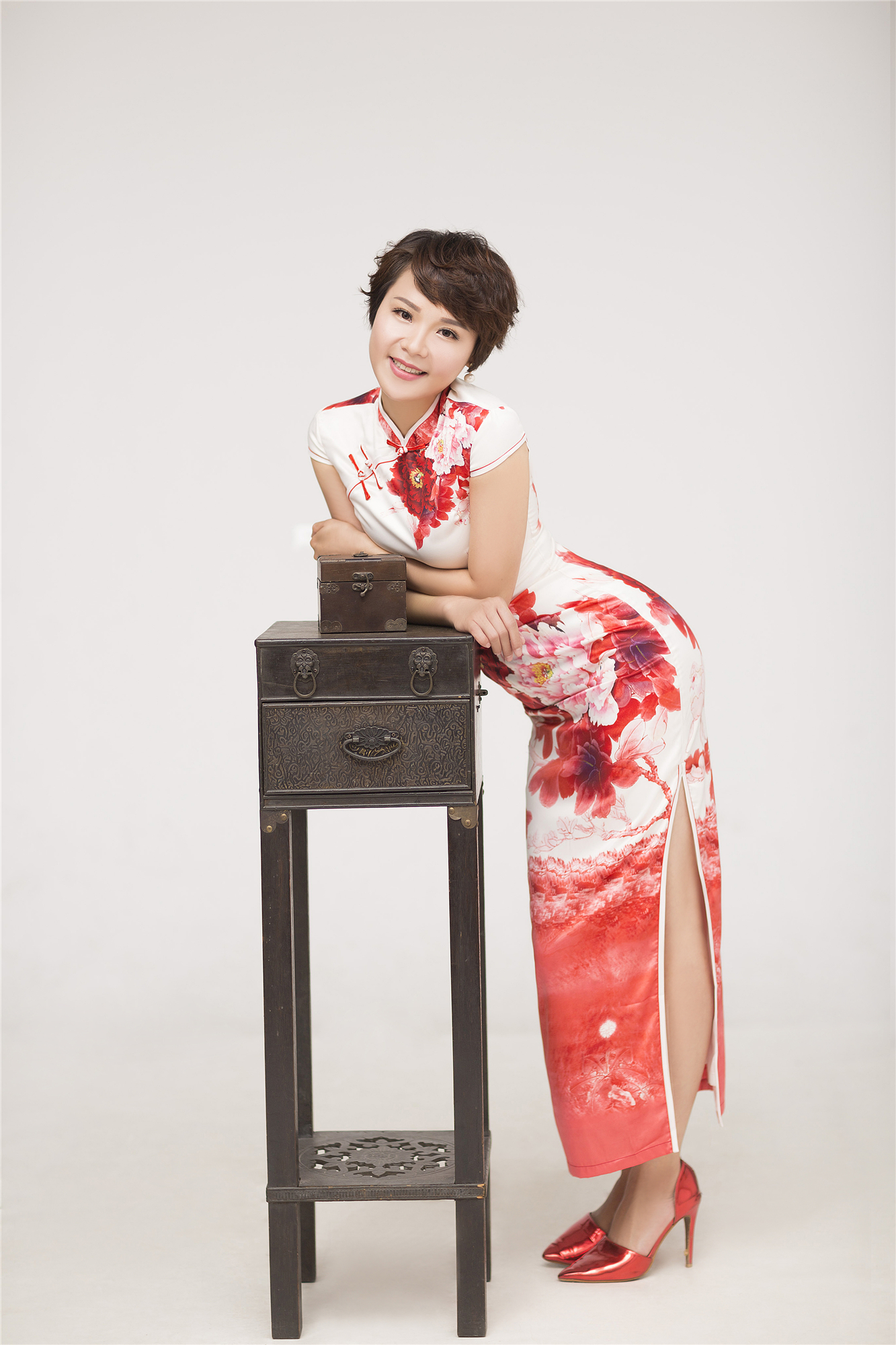  p data-id="gnaqnznzms">潘倩,女,客家歌后,青年歌唱家,代表作品
