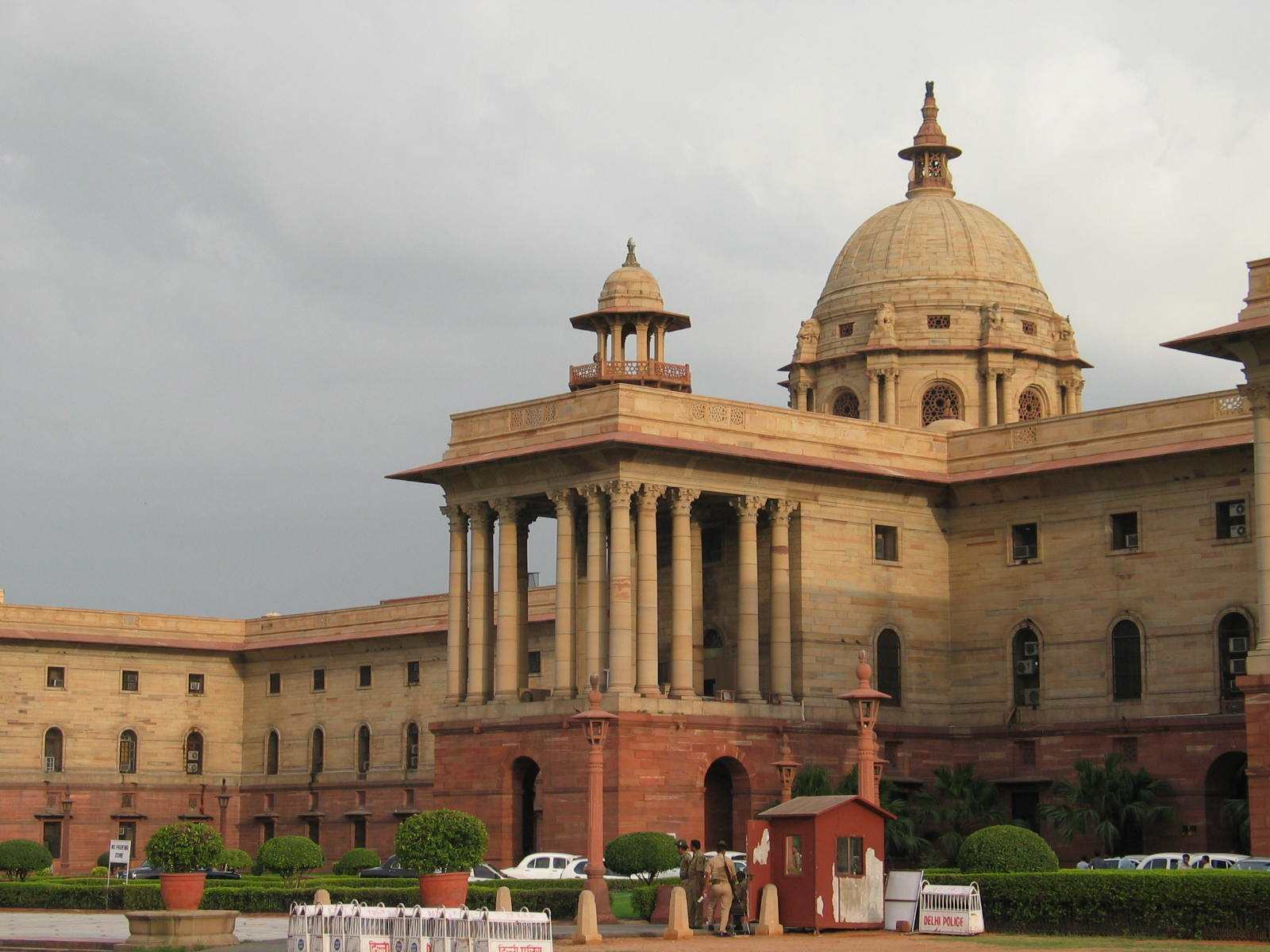  p> a href="#" data-lemmaid="2955806">印度总统府 /a>(rashtrapati