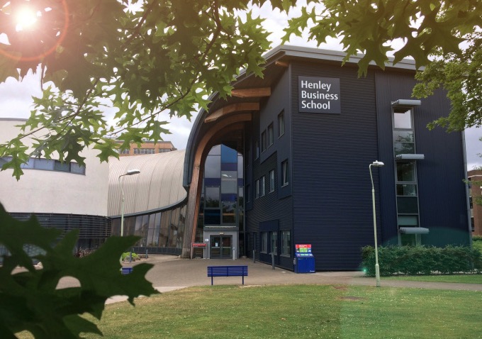  p>雷丁大学 b>亨利商学院 /b>( i>henley business school /i>)成立