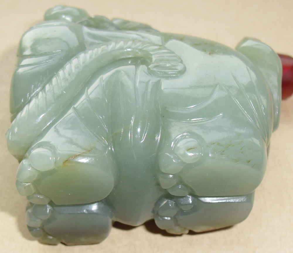  p>密玉(mixian county jade)又称"河南玉",以产于河南省新密市而得名