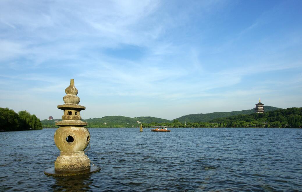  p>三潭印月,是浙江杭州 a href="#" data-lemmaid="562">西湖十景 /a