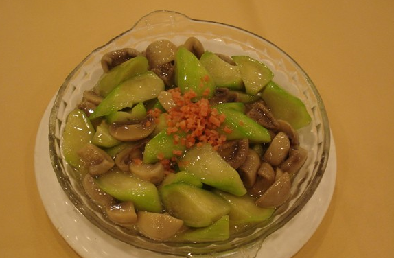 丝瓜炒蘑菇