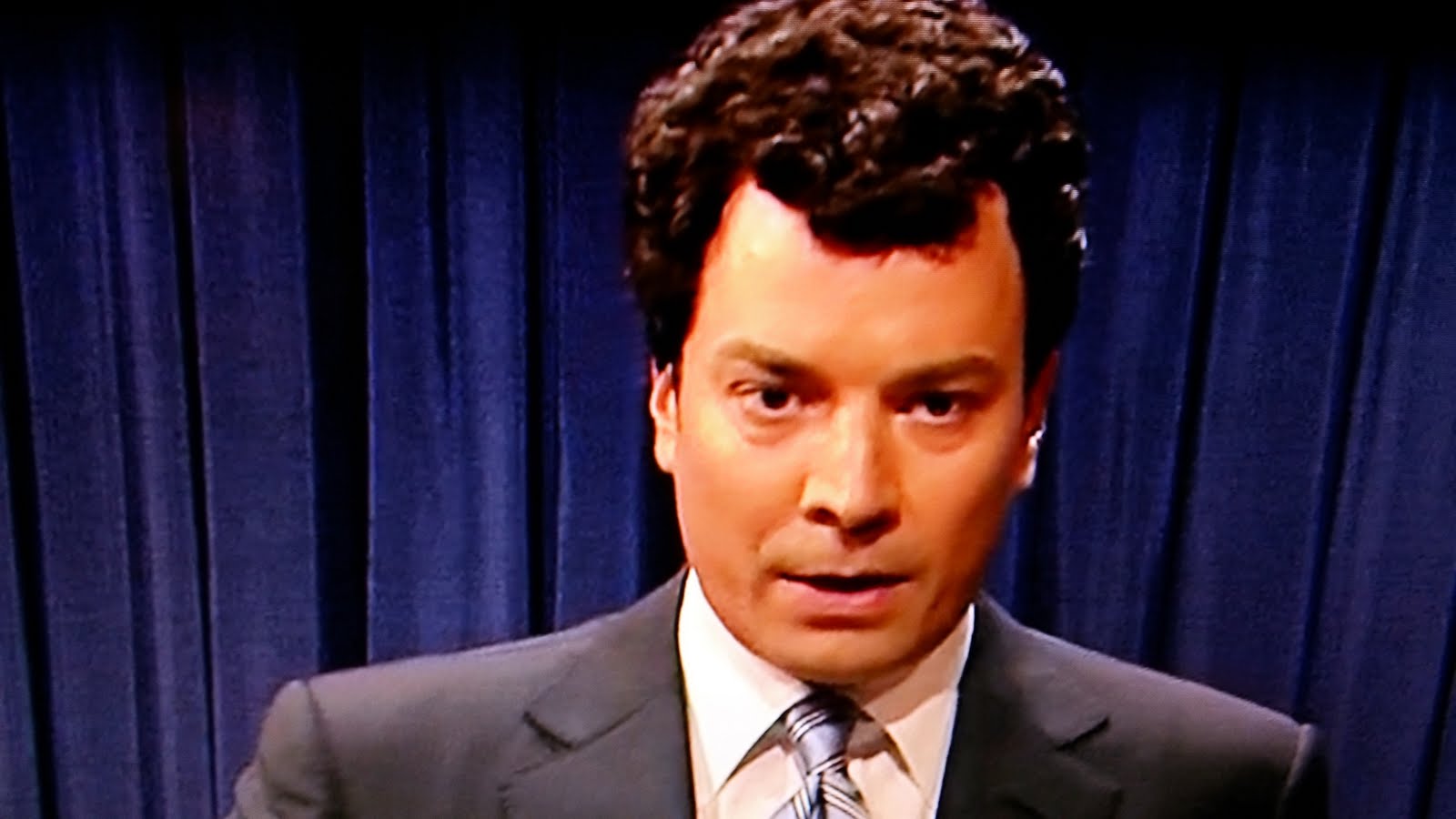  p>吉米·法伦 i>(jimmy fallon) /i>,原名小詹姆斯·托马斯·法伦 i>