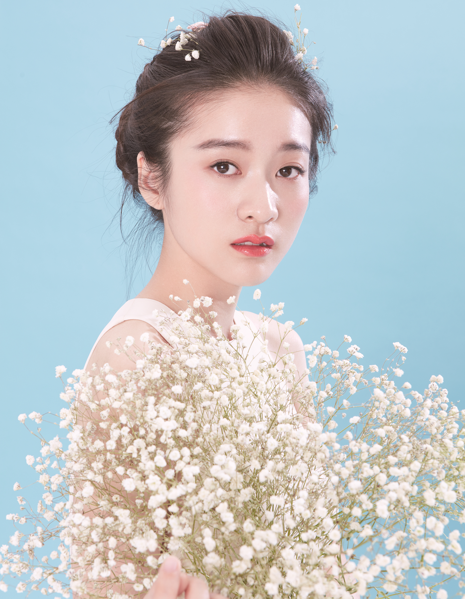  p>张雪迎,1997年6月18日出生于浙江省金华市义乌市,中国内地女演员