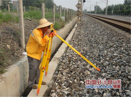  p>线路测量是指铁路,公路,河道,输电线路及管道等线形工程在勘测设计
