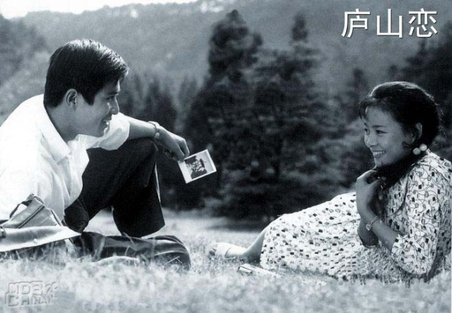  p>《庐山恋》是1980年上海电影制片厂出品,由 a target="_blank"