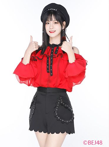  p>杨鑫,1998年11月23日出生于北京市,中国内地女歌手,女子偶像团体 a