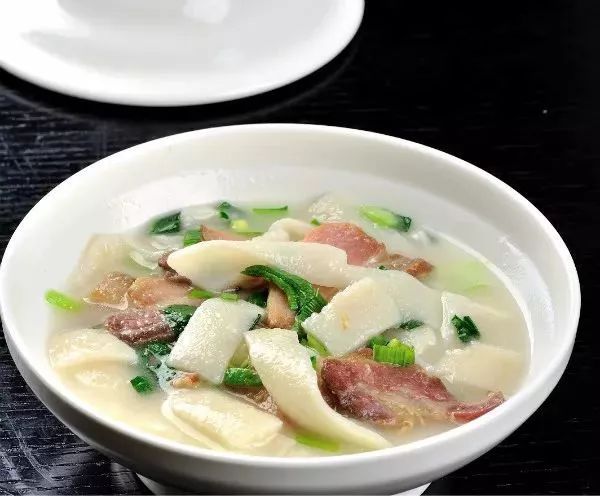 腊肉豆丝煮糍粑