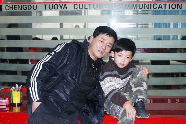  p data-id="gnvhl9r87r">曲国强,中国男演员, a target="_blank"