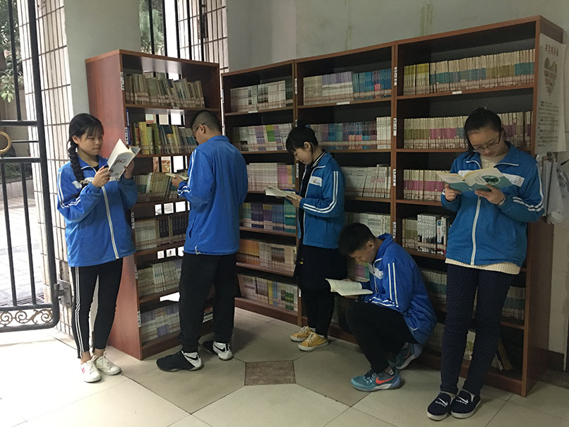  p>重庆市六十六中学校,简称"66中学",是重庆市联招学校,创办于1964年