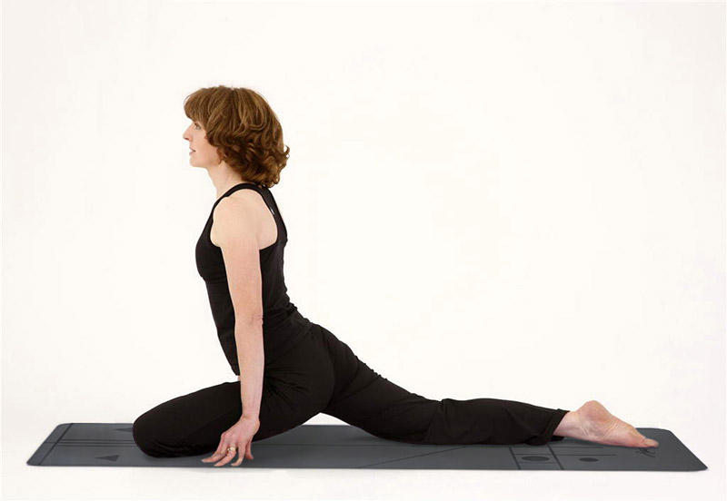  p>天鹅式,正位瑜伽体式.