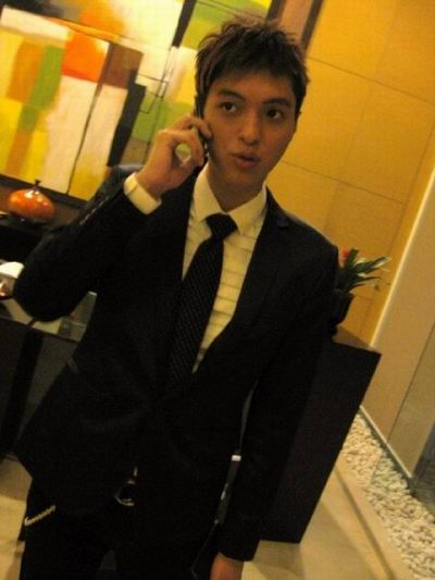  p>安钧璨(shone,1983年9月20日～2015年6月1日),本名黄益承,出生于