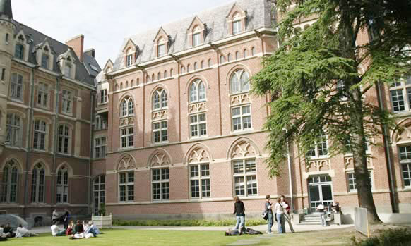 里尔天主教大学