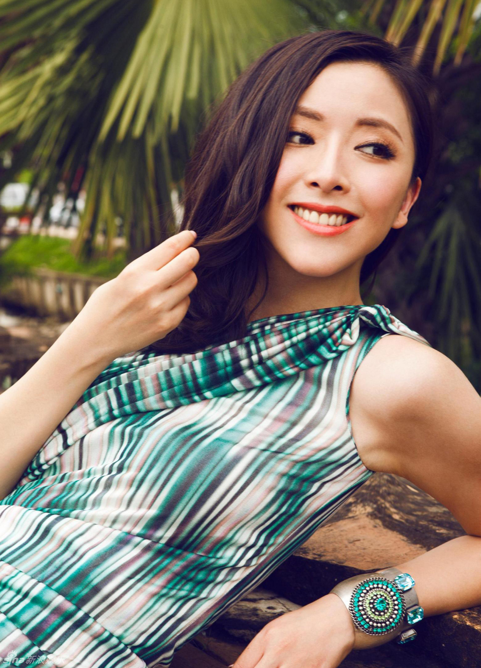  p>黄小蕾,1981年5月18日出生于重庆市万州区,中国内地女演员,主持人.