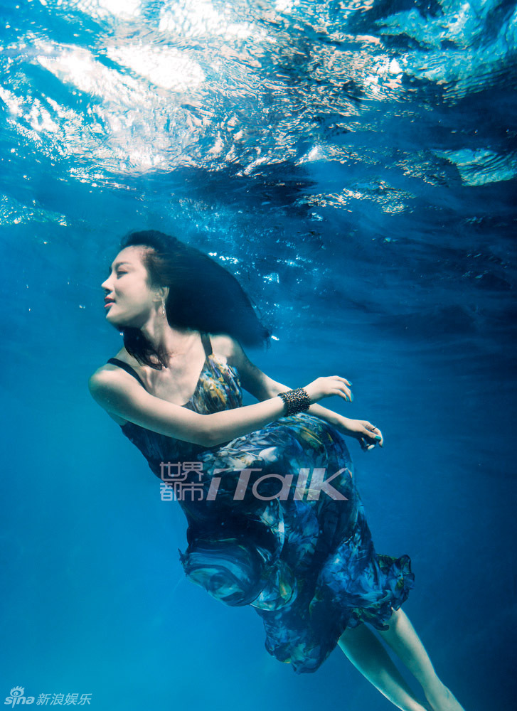  p>李依晓 i>(原名李烁), /i>1983年2月2日出生于辽宁省锦州市,毕业于