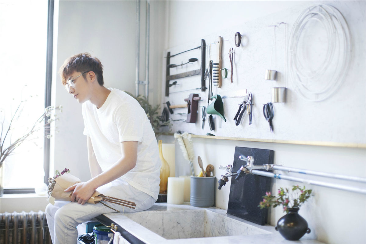  p>乔任梁 i>(1987年10月15日-2016年9月16日) /i>,出生于上海市,中国