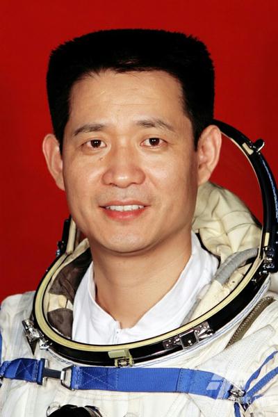  p>神舟十号,简称"神十",是中国载人航天工程发射的第十艘飞船,也是