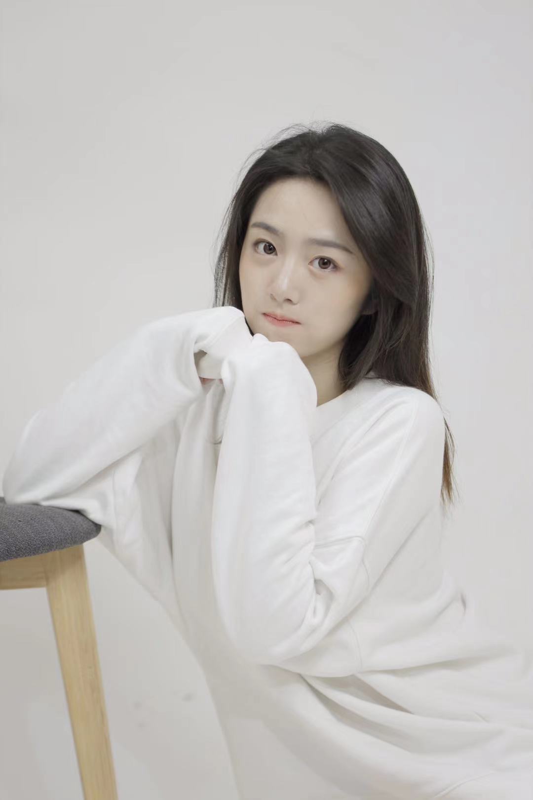 戴菲,1998年出生上海,就读于上海戏剧学院17级导演系,中国内地女演员 