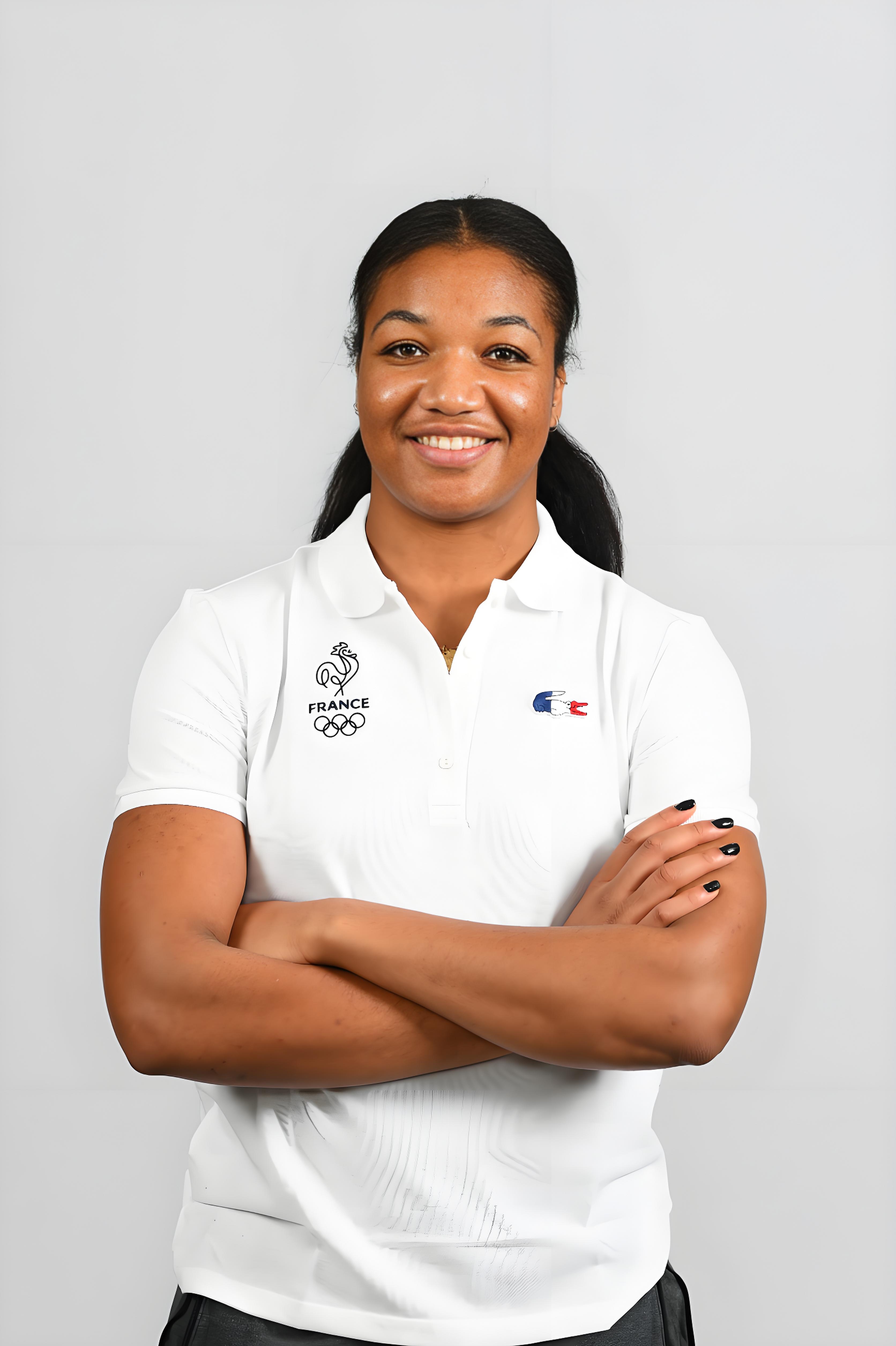 随法国队获得2024年巴黎奥运会手球女子银牌