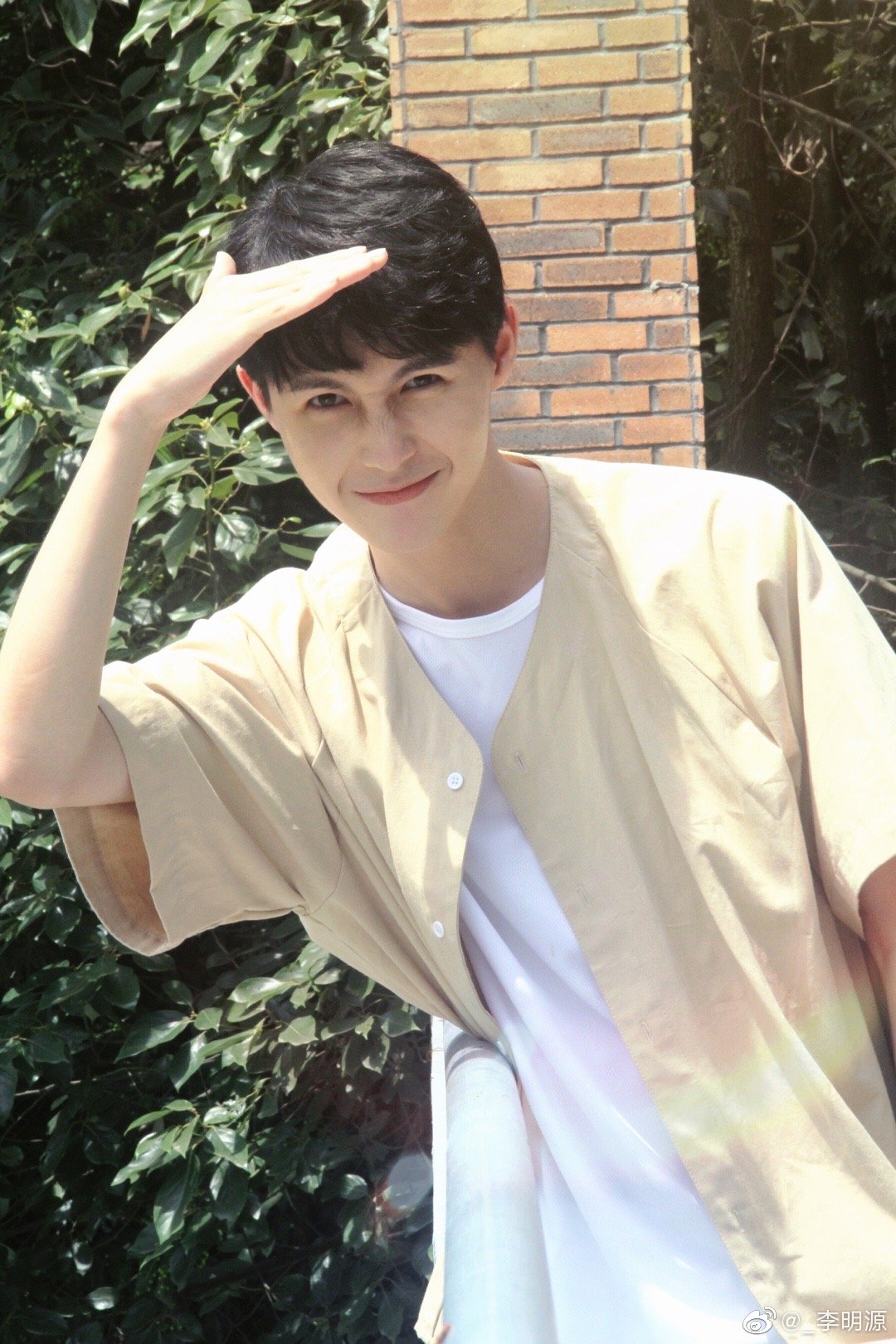 id="2jncye2rwo9">李明源,1996年2月10日出生于新疆,中国内地男演员