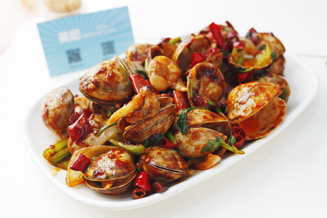  p>辣炒毛蚶子是一道由毛蚶子,色拉油,葱丝等做成的美食. /p>