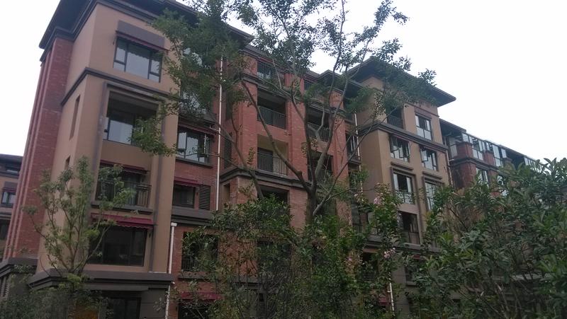 278000,共计房屋770户,小区物业公司为重庆天骄物业管理服务有限公司