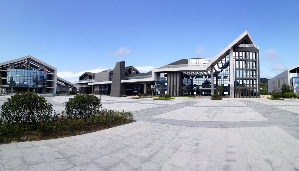 href="#" data-lemmaid="10549999">青岛市教育局 /a>,始建于1962年