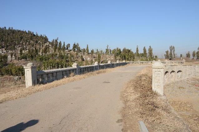  p>五孔桥位于铜山区徐庄镇上毛庄村. /p>