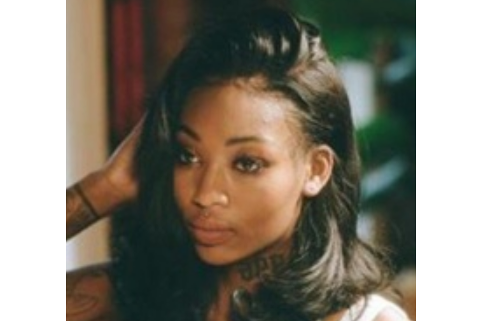 summer walker是一名r&b女歌手,曾获得<a target="