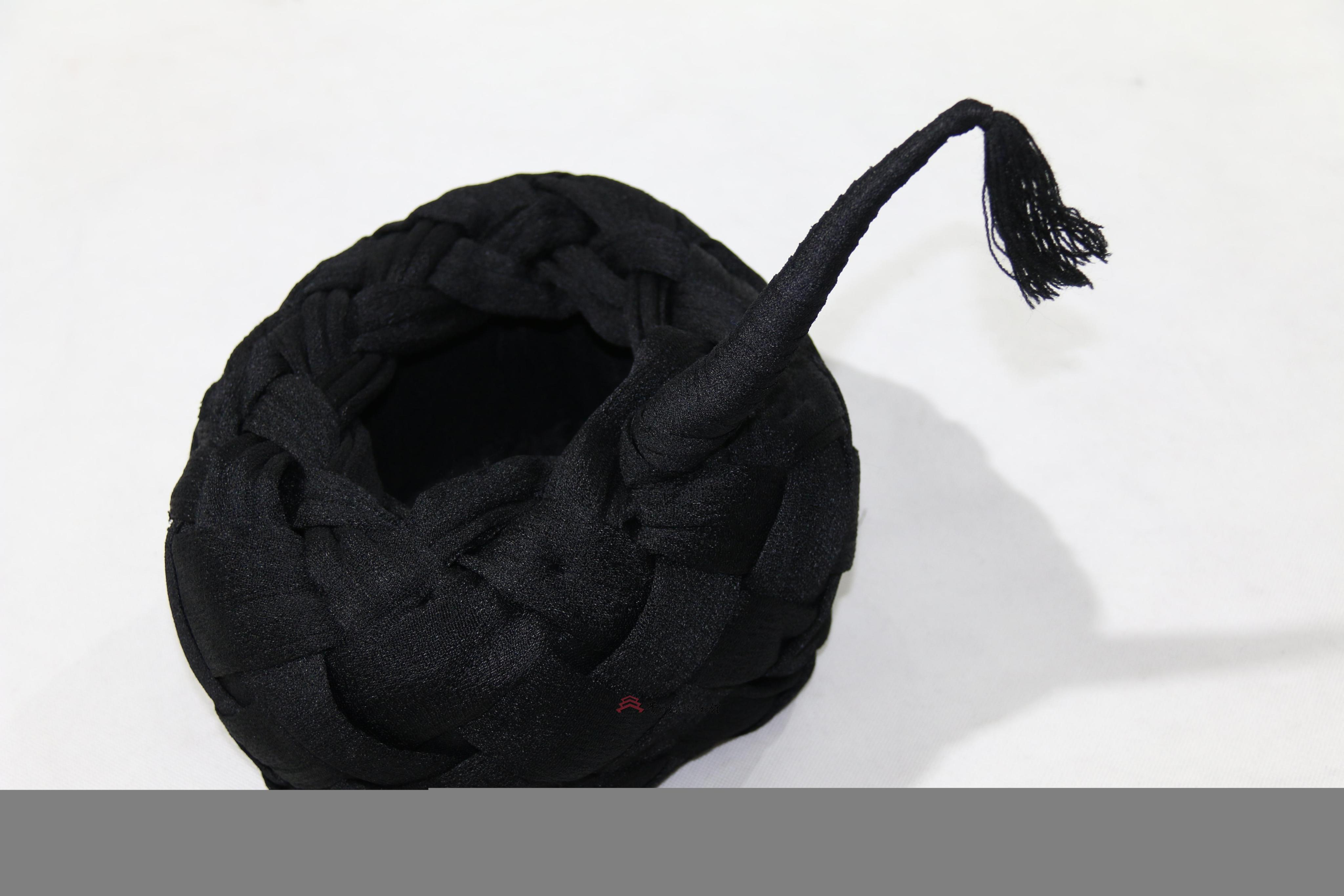 当代四川凉山彝族英雄结男帽